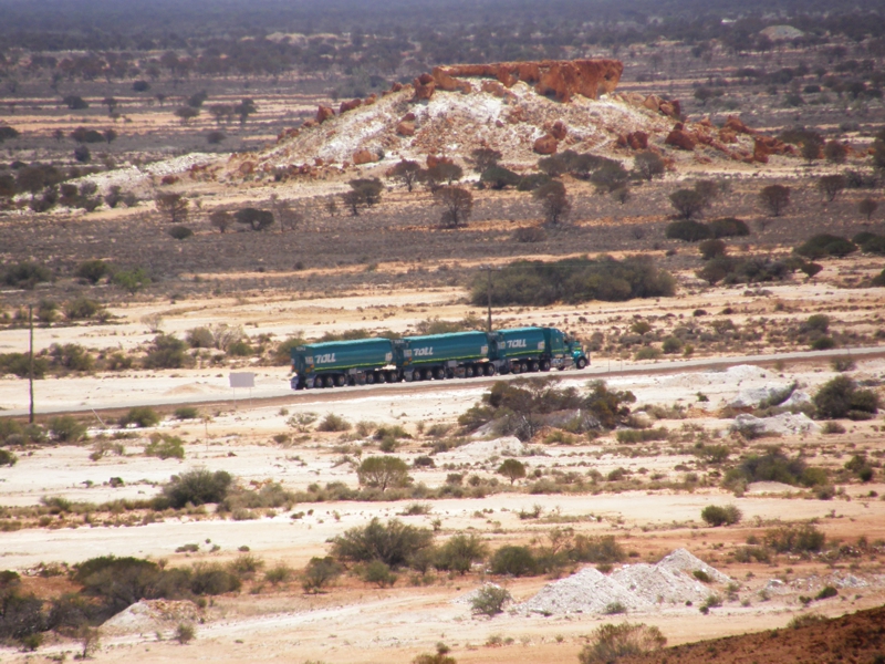 Roadtrain auf dem Weg nach Norden.