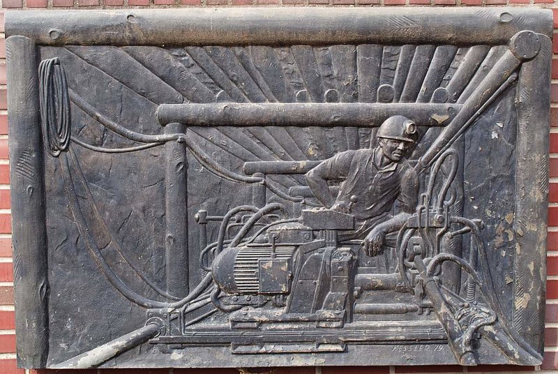 Rechtes Relief ehem. Knappenheim Sangerhausen