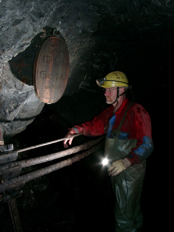 08250058.JPG (1.17 MiB) 14109 mal betrachtet Vor 17 Jahren im Harz.