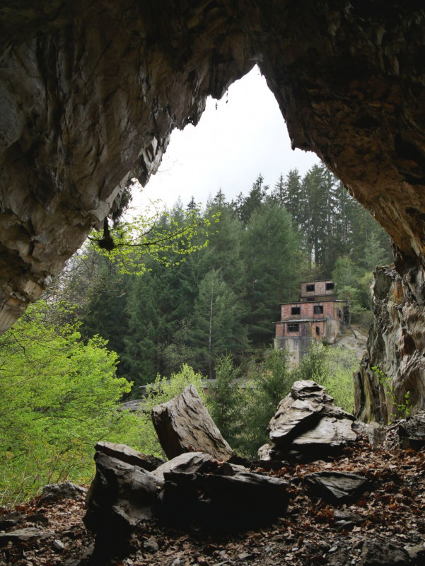 Altlay_Barbarasegen.jpg (280.79 KiB) 10804 mal betrachtet Blick auf die ehm. Aufbereitung der Grube Adolph-Helene der Gewerkschaft Barbarasegen bei Altlay (Hunsr.)