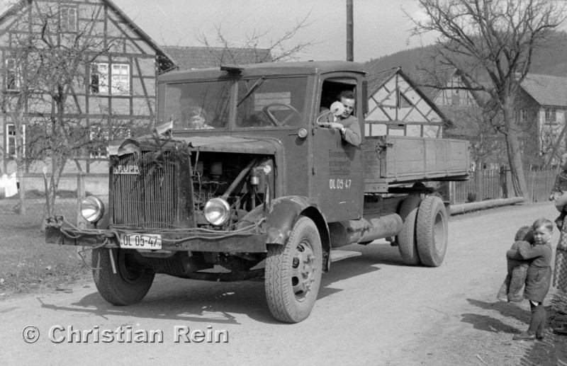 H-F-9v-1-Kinder von Hermann Dietsch mit LKW Krupp-L3 Ostern 1954-05.jpg