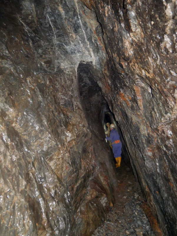 St. Johannestollensohle St. Andreasberg.jpg (184.47 KiB) 19753 mal betrachtet Feuergesetzer Abschnitt im St. Johannes Stollen im Beerberg bei St. Andreasberg.