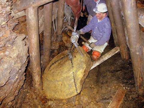 Bergung einer Geode bei der Bruchaufwältigung.jpg