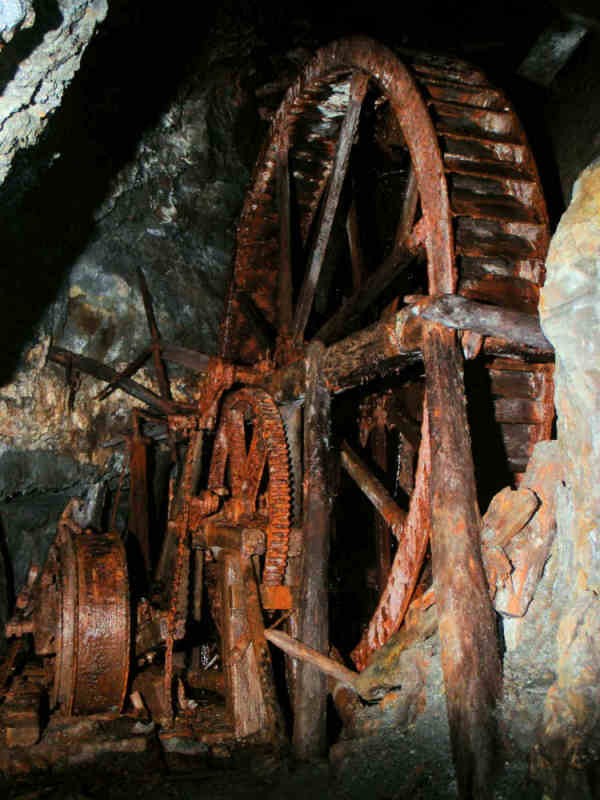 Ystrad_Einon_Copper_Mine_2008.JPG