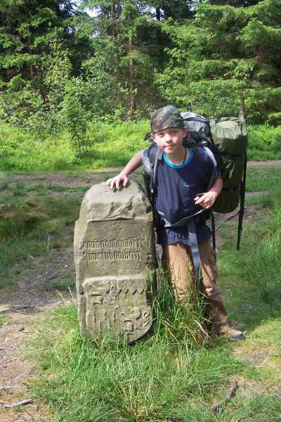 Zwischen Steinbach am Wald und Brennersgrün verläuft der sogenannte &quot;Schönwappensteig&quot; mit zahlreichen alten Grenzsteinen, die besonders schön sind.