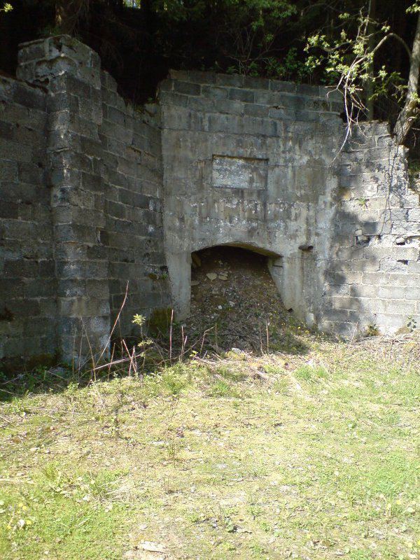 durch Sprengung verschlossenes Stolln - Portal von Stolln 211 der SAG Wismut des Erzfeldes Niederschlag III nahe Hammerunterwiesenthal
