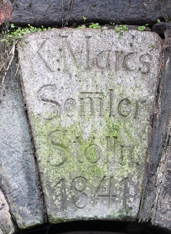 Schlema Markus-Semmler-Stolln Mundloch Schlussstein (01-3).jpg