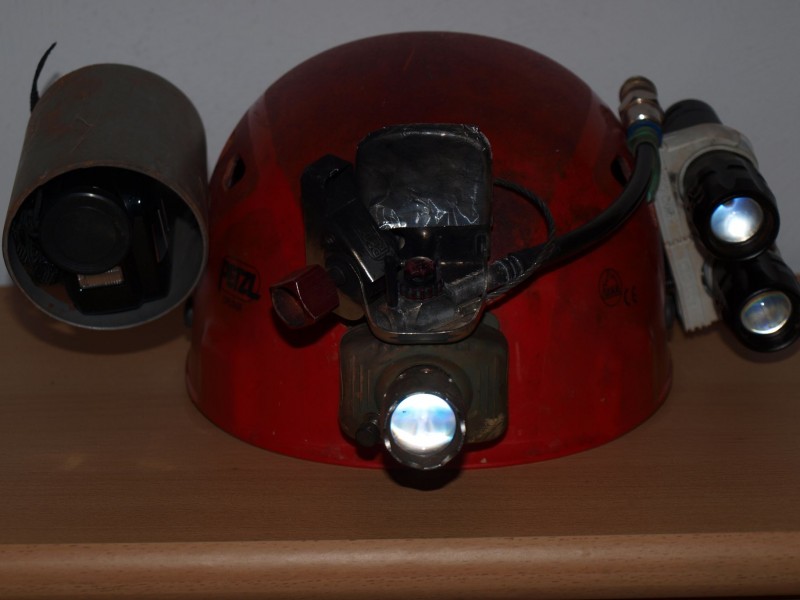 Gesamter Helm mit Kamera und Zweitgeleucht