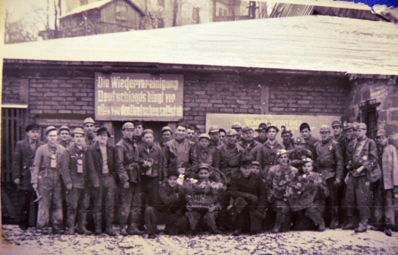 Streckenvortriebsbrigade.jpeg (119.62 KiB) 17499 mal betrachtet Quelle: Archiv der Familie Senin, mit freundlicher Genehmigung von www.wismut.su