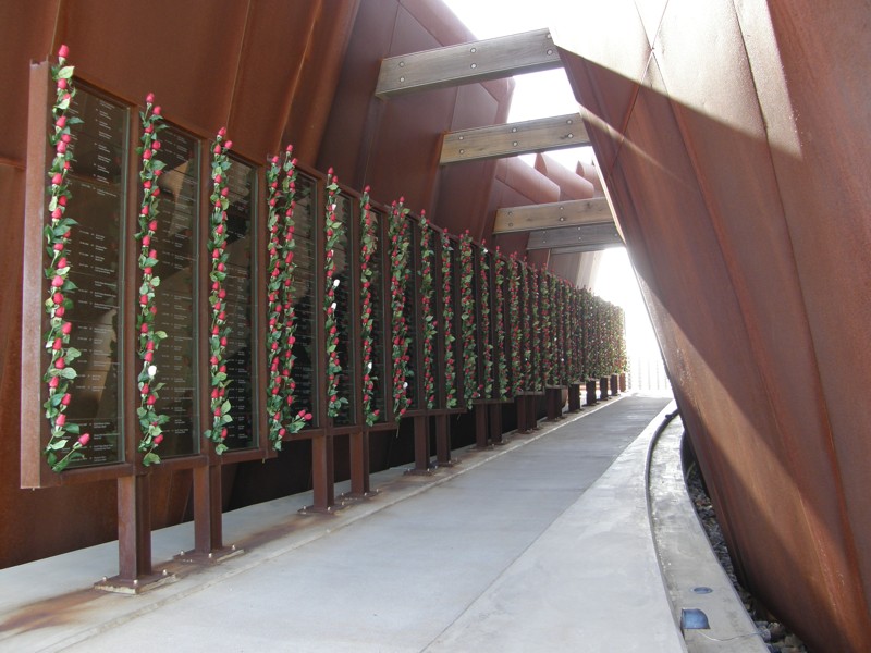 Das Miners Memorial ueber Broken Hill. Eine der beindruckensten Denkmale/Gedenkstaetten fuer Bergleute die ich bis jetzt gesehen habe.