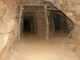 Untertage in Byles Mine, betrieben irgendwann ziwschen 1930 und 1954.