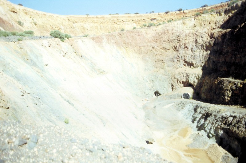 Das ehemalige Besucherbergwerk von Moonta (hier 2006) ist nun schon einige Zeit geschlossen, da es kein Geld fuer Sicherungsmassnahmen gibt.