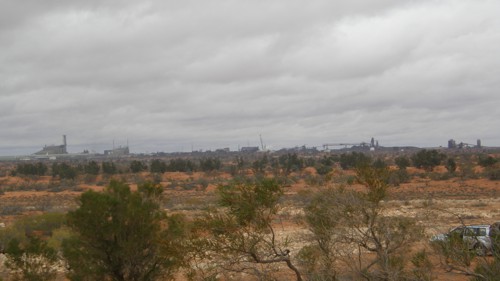 Panorama der Aufbereitung und Huette. Rechts der Robinson und Clark Schacht. Robinson ist der Hauptfoerderschacht, ueber ihn wird 75% der Foerderung abgewickelt. 2010 krachte ein Skip ins Foerdergeruest und er fiel fuer mehrere Monate aus.