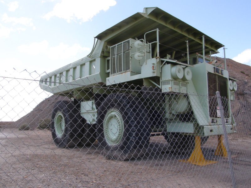 Ein alter Haul Truck in Leigh Creek.