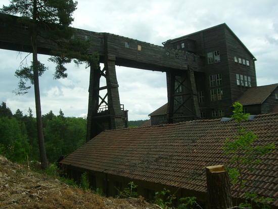 Ehemalige Zentralaufbereitung Stulln.<br />Die Holzbrücke ist bereits Geschichte, abgerissen 2012