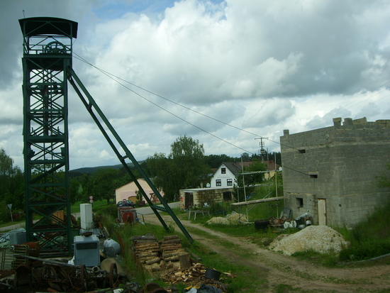 Besucherbergwerk Reichart-Schacht 2012<br />Das verkürzte Fördergerüst der Grube Hermine