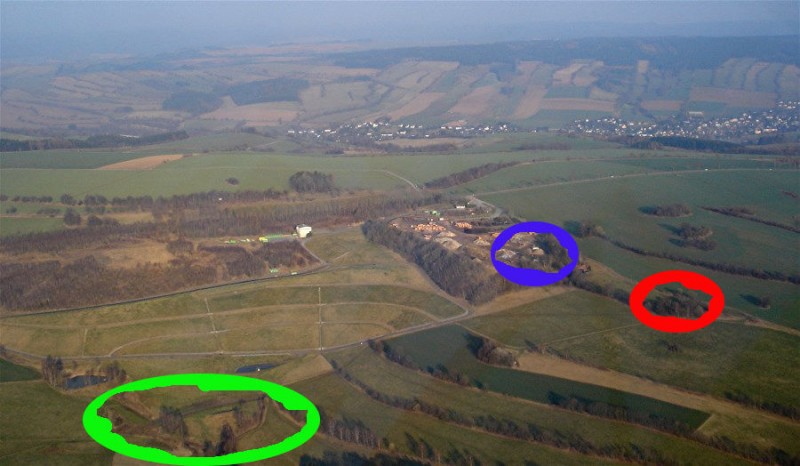 rot: ABB-Halde mit Gamma-Anomalie (ca. 2m²)<br />grün: ABB-Halde Pyrit-Probe <br />blau: Himmlisch Herr Richtschacht (unter No. 28 bei SAG Wismut geführt)