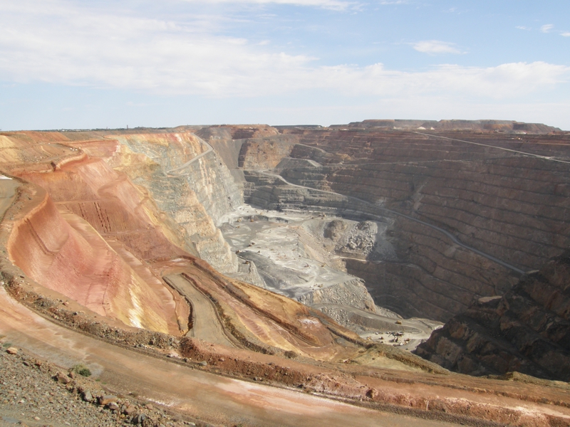 Super Pit vom kostenlosen KCGM Lookout am Suedende.