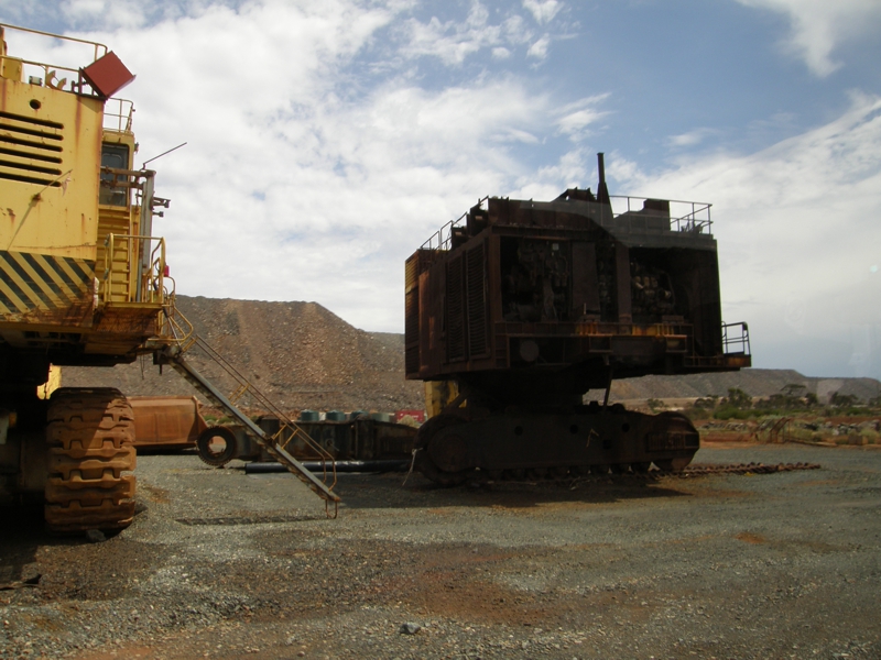 Komatsu 700t Bagger mit burn out Syndrom.