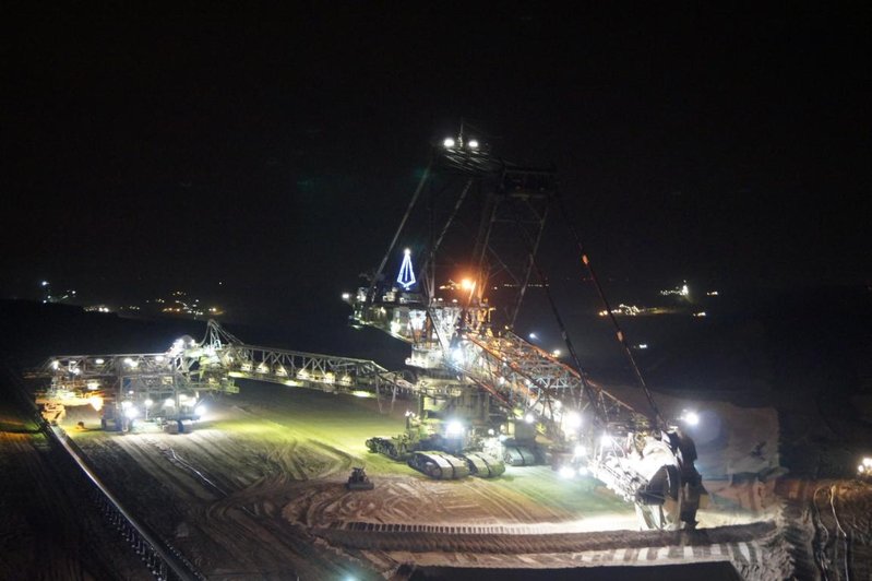 Bagger 255 im Weihnachtsglanz - Tagebau Inden